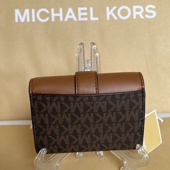 MICHAEL KORS CARMEN MEDIUM LOGO AND FAUX LEATHER WALLET BROWN - Picture 13 of 16